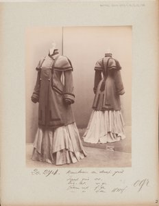 Albumisivu: House of Worth, Coat tekijältä Photographer French