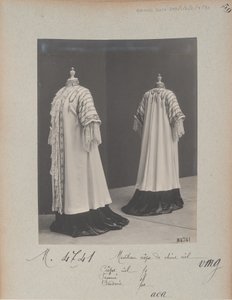 Albumisivu: House of Worth, Coat tekijältä Photographer French