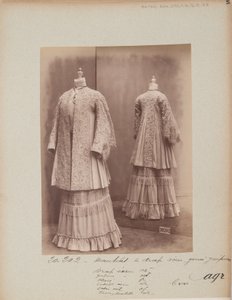 Albumisivu: House of Worth, Coat tekijältä Photographer French