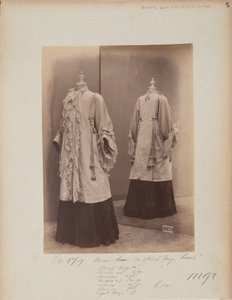 Albumisivu: House of Worth, Coat tekijältä Photographer French