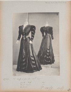 Albumisivu: House of Worth, Dress tekijältä Photographer French