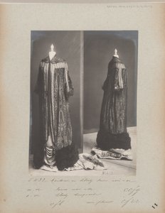 Albumisivu: House of Worth, Evening Coat tekijältä Photographer French