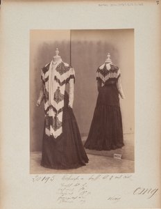 Albumisivu: House of Worth, Shoulder Cape tekijältä Photographer French