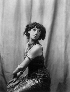 Tamara Karsavina, orjana "Cleopatrassa", Pariisissa tekijältä Photographer French