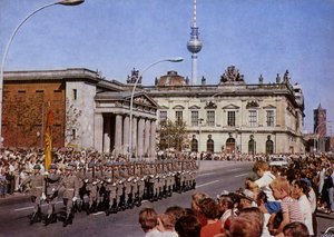 Berliini, Saksan demokraattisen tasavallan pääkaupunki (värikuva) tekijältä Photographer German