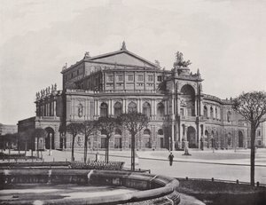 Royal Court Theatre (m/w kuva) tekijältä Photographer German