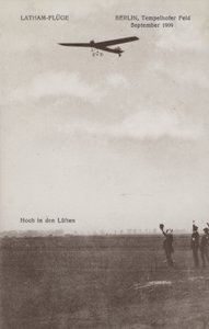 Ranskalainen lentäjä Hubert Latham lentää Tempelhofin lentokentän yli, Berliini, syyskuu 1909 (m/v kuva) tekijältä Photographer German