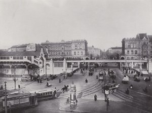 Hallesches Tor korotetulla rautatieasemalla (m/w kuva) tekijältä Photographer German