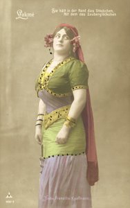 Hedwig Franzillo Kauffman Lakmena (värikuva) tekijältä Photographer German