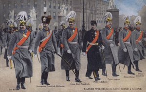 Saksan keisari Wilhelm II ja hänen kuusi poikaansa sotilaspukuissa (värillinen kuva)