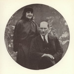 Mustafa Kemal Atatürk, Turkin presidentti, ja hänen vaimonsa Lative Usakligil (m/v kuva)