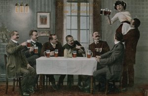 Postikortti saksalaisista, jotka juovat olutta ja pitävät hauskaa tarjoilijan kanssa, lähetetty vuonna 1913 (käsivärillinen valokuva). tekijältä Photographer German