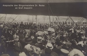 Pormestari Reiken puhe saksalaiselle ilmalaivarakentajalle Graf Ferdinand von Zeppelinille (m/v kuva) tekijältä Photographer German