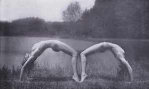 Kaunis keho, fyysinen kulttuuri naisille (s/w valokuva) tekijältä Photographer German