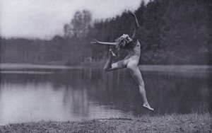 Kaunis keho, fyysinen kulttuuri naisille (s/w valokuva) tekijältä Photographer German