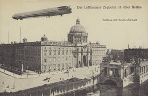 Zeppelin LZ III lentää Berliinin kaupunginpalatsin yllä (m/v kuva) tekijältä Photographer German