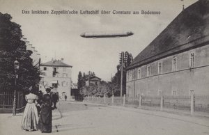 Zeppelin lentää Konstanzin yllä Saksassa (m/w kuva) tekijältä Photographer German