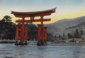 Japani, n. 1912: Pyhä saari, Miyajima, sisämerellä, yksi kolmesta Japanin tunnetuimmasta kohtauksesta; Kiyomori pystytti temppelin tänne 1100-luvulla (kuva) tekijältä Photographer Japanese