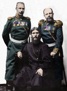 Grigori (Grigory) lefimovitš Novykh, joka tunnetaan nimellä Rasputin (Rasputin) (1869-1916) kapteeni von Lohmanin ja prinssi eversti Putyatinin kanssa. (Vasemmalta oikealle: Prinssi Mihail Putyatin, Grigory Rasputin ja eversti D Loman)
