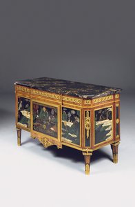 Ludvig XVI:n taukohuoneessa on vantaux, lakka 1600-luvun lopulta - 1700-luvun alku (ormolu, tulppaanipuu ja kiinalainen coromandel) tekijältä Pierre Harry Mewesen