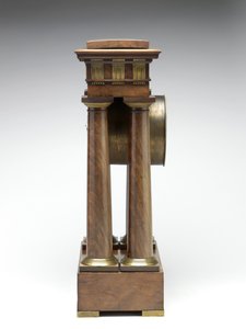 Desimaalikello, noin 1798-1805 (mänty, messinki ja emali).