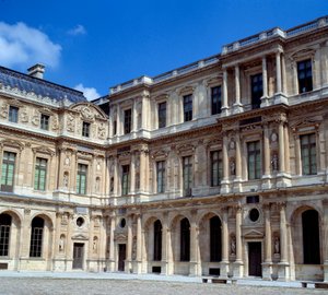Arkkitehtuuri: näkymä neliön sisäpihalle Louvressa. Toteuttanut Pierre Lescot (1515-1578)