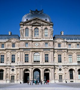 Arkkitehtuuri: näkymä neliön sisäpihalle Louvressa. Toteuttanut Pierre Lescot (1515-1578)