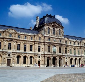 Arkkitehtuuri: näkymä neliön sisäpihalle Louvressa. Toteuttanut Pierre Lescot (1515-1578)