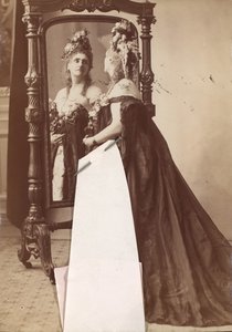[Kreivitär de Castiglione], 1895. tekijältä Pierre Louis Pierson