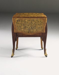 Ludvig XV lipasto, n. 1765-1770 (ormolu-asennettu tulppaanipuu, sycamore, amarantti ja marquetry) (katso myös 463004, 465390 ja 465391)