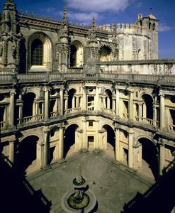 Näkymä Claustro dos Felipesille, valmistui vuoden 1584 jälkeen tekijältä Portuguese School