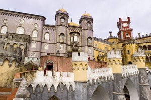 Näkymä kansallispalatsille tekijältä Portuguese School