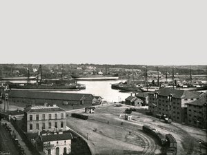 The Docks, Southampton, 1895. tekijältä Poulton and Co