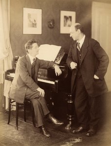 Alexander Zemlinsky ja Arnold Schönberg Prahassa, 1917. tekijältä Prague . Photo studio Schlosser and