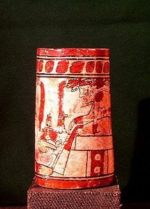 Sylinterimäinen maljakko, maya, 7.-8. vuosisadalla (monivärinen kivi) tekijältä Pre Columbian Pre Columbian