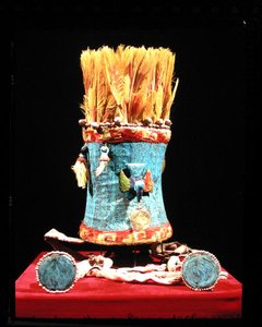 Sulkaiset päähine ja korvakorut, Chancaysta, Perusta tekijältä Pre Columbian Pre Columbian