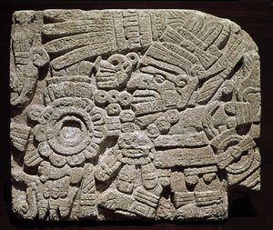 Esikolumbialaista taidetta, sekakulttuuri: veistoksellinen rintakehä, joka edustaa runsaasti pukeutunutta hahmoa - Oaxacalta, Meksikon kansallinen antropologian museo, Mexico City, Meksiko tekijältä Pre Columbian Pre Columbian