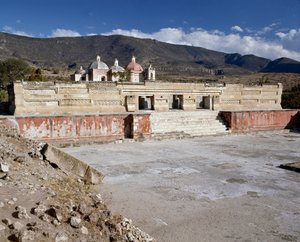 Näkymä pylväspalatsille tekijältä Pre Columbian Pre Columbian