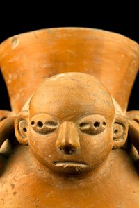  tekijältä Precolombian Precolombian