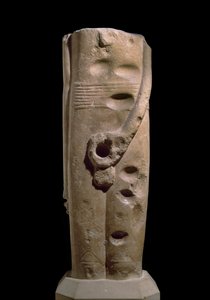 Min-jumalan veistos, Hierakonpolis, mahdollisesti noin 4000 eaa. (hiekkakivi)