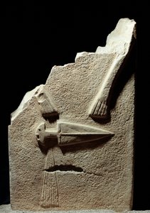 Esihistoriallinen taide: rautakaudella kaiverrettu stele Lunigianan paikalta lähellä La Speziaa, Italiaa. 1100-800 eaa. La Spezia, Lunigianan sivilisaation kunnallinen museo tekijältä Prehistoric Prehistoric