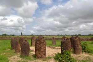 Esihistoria: Megaliittinen kiviympyrä Wassusta, Gambiasta (kuva) tekijältä Prehistoric Prehistoric