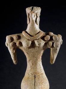 Esihistoria: neliömäisen olkapäällisen naisen savipatsas Keski-Turkmenistanista (Kara-Depen alue). 4000-3700 eaa. Eneoliittinen, kuparikausi. Aurinko. 18 cm Moskova, Venäjän tiedeakatemian arkeologinen instituutti, Venäjä tekijältä Prehistoric Prehistoric