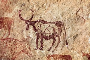 Kalliomaalaus: hirvieläinten esitys. Tadrart Acacus Libyan luola tekijältä Prehistoric Prehistoric