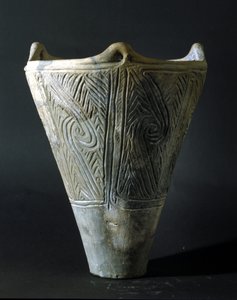 Terrakottamaljakko Jomonin ajalta (esihistorian aika Japanissa). Rooma, Kansallinen itämaisen taiteen museo. tekijältä Prehistoric Prehistoric