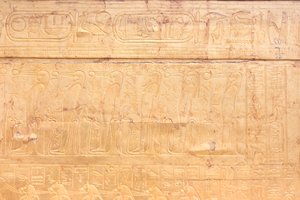 Tutankhamonin hautakammion ulompi kultainen pyhäkkö, Egyptiläinen museo, Kairo, Egypti tekijältä Prehistoric Prehistoric