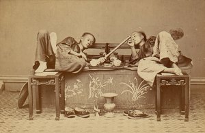 [Oopium Smokers], 1870-luku. tekijältä Pun Lun