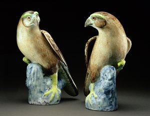 Pari famille ruusuhaukkaa (posliini)