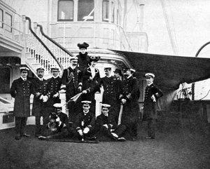 Ryhmämuotokuva kuninkaallisella jahdilla Victoria and Albert, Kööpenhamina, 1908. tekijältä Queen Alexandra