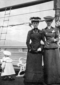 Prinssi Olav 1903-1991 Lady Antrimin ja Miss Knollysin kanssa, 1908. tekijältä Queen Alexandra